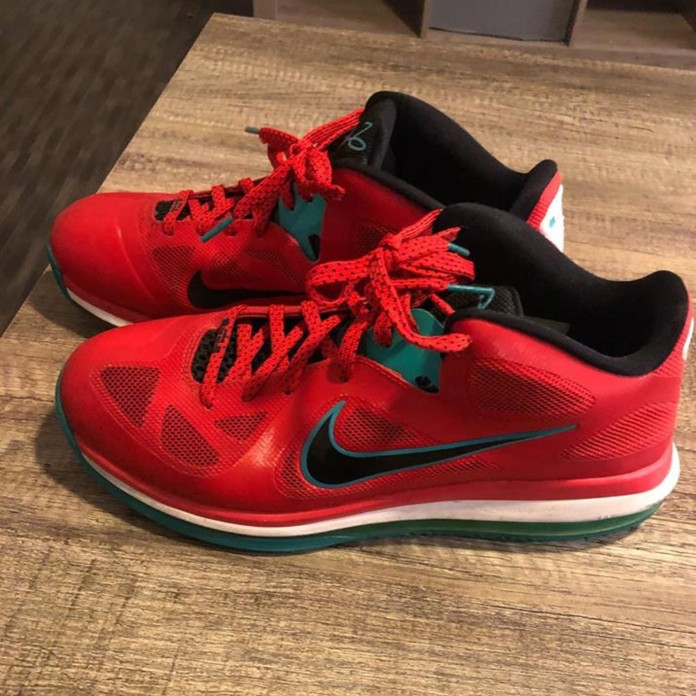 Nike Lebron 9 Low Liverpool, Size 11.5